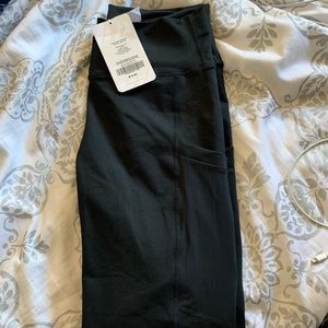 Fabletics 7/8 black leggings with pockets